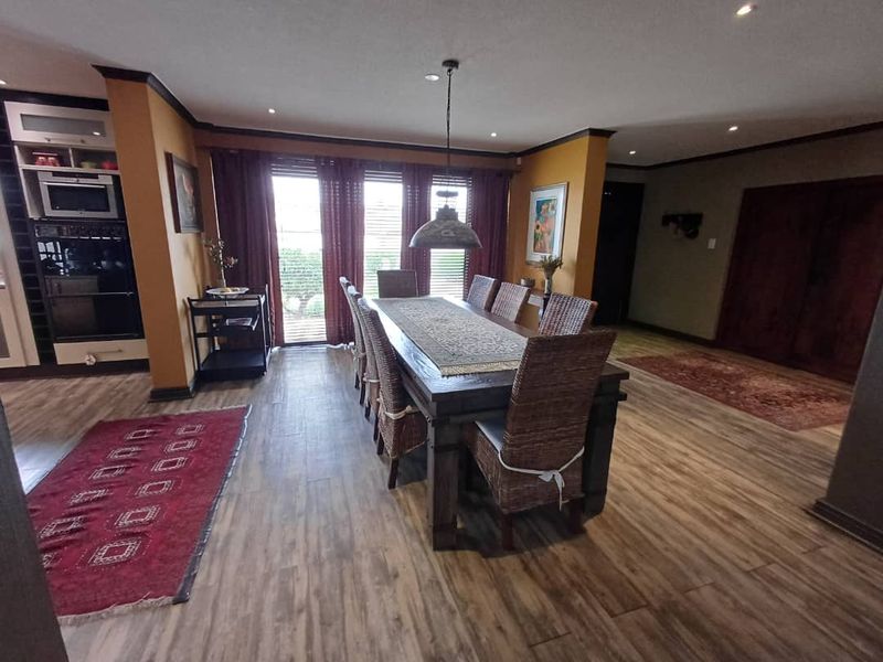 Immaculate and Classy... - Photo 7