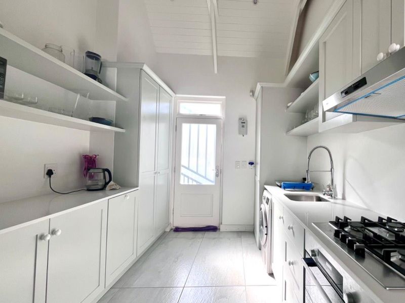 Renovated one bedroom house with garden - Photo 3