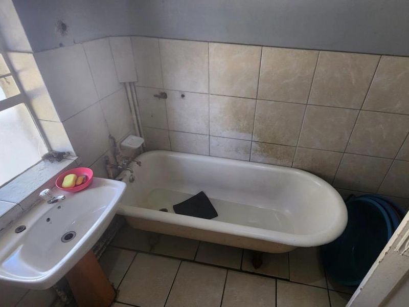 Spacious Property for Sale in Malvern, Johannesburg - Photo 7