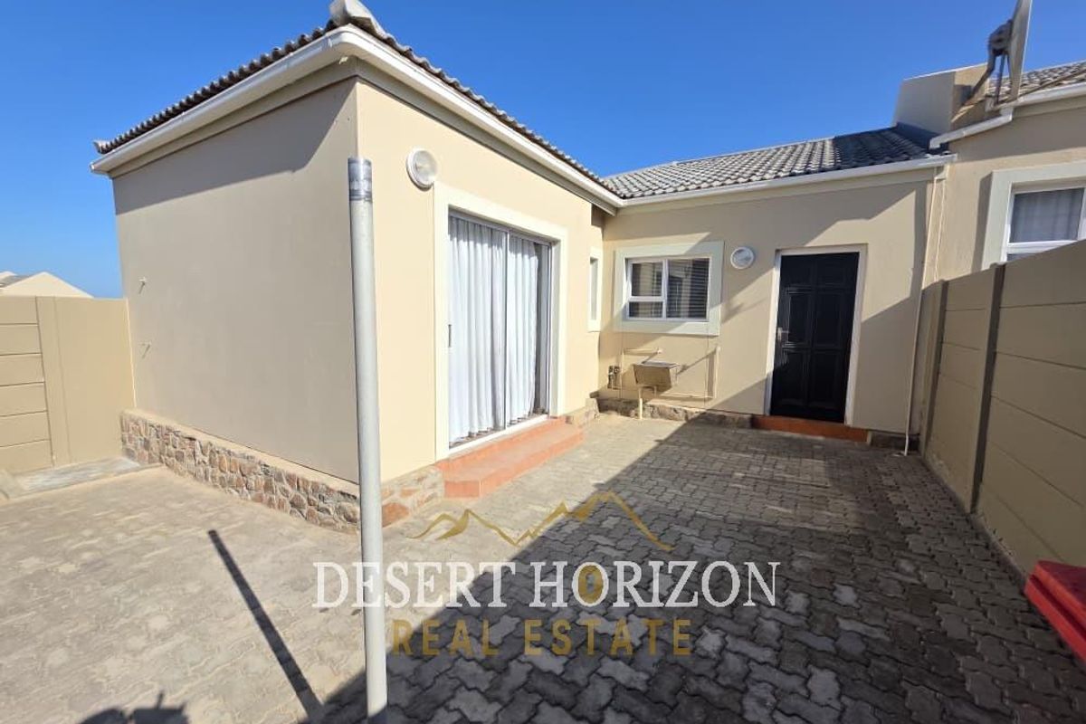 Long Beach  | Lelandi Unit For Sale - Photo 2