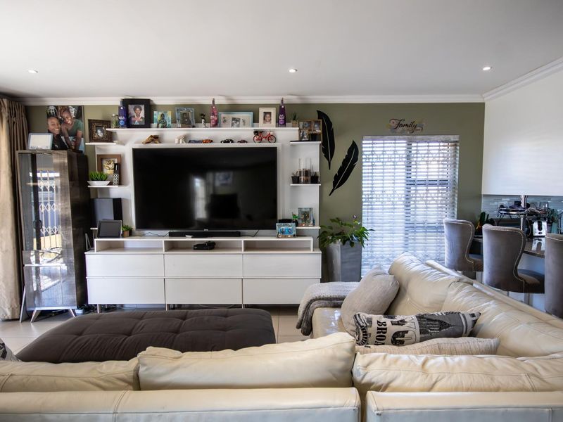 Perfect 3BR Family Haven with Braai Room, Large Garden, and Elite Security in Zambezi Manor - Photo 9