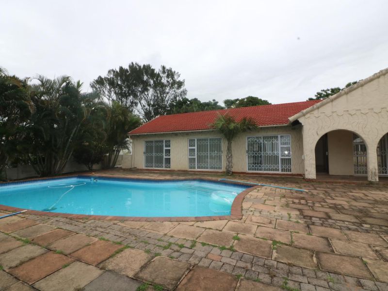 Secure 3 Bed House With Granny Cottage - Pet Friendly - Photo 2