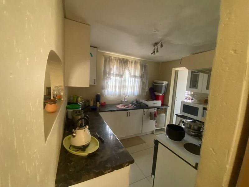 House In Katlehong Not To Be Missed - Photo 3