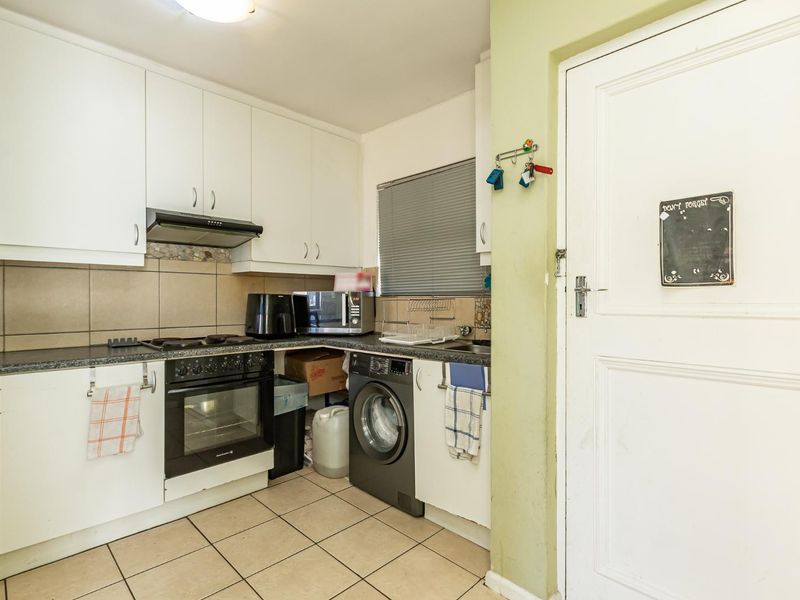 Welcome to your first home or next investment unit! - Photo 9