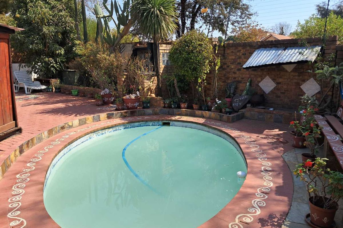 4 Bedroom House for Sale - Photo 2