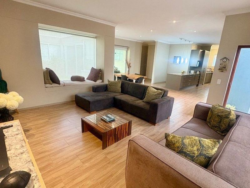 Furnished 3x Bedrooms House To Rent in Long Beach - Photo 2