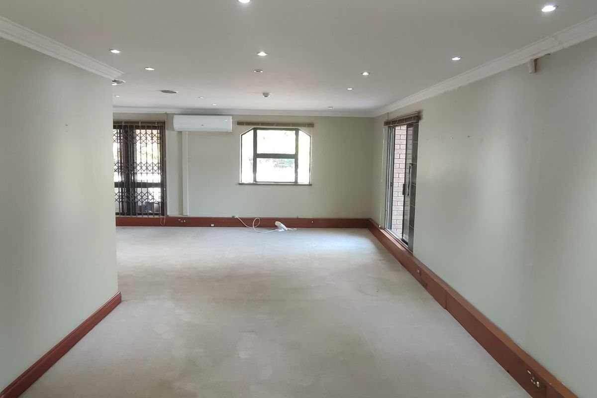 396 Sqm Office space in a tranquil environment! - Photo 4