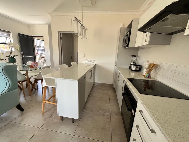 3 bedroom Townhouse - Find Your Family’s Perfect Home in Thatchfield Ridge - Photo 6