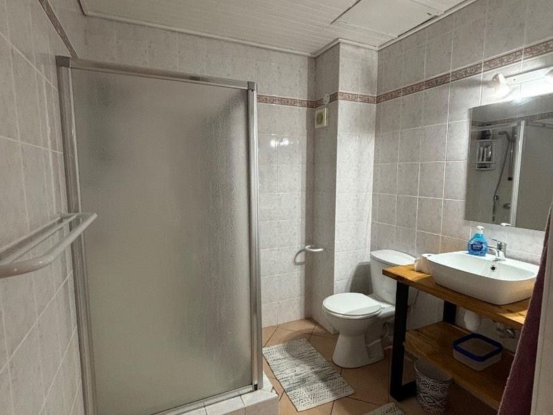 6 Bedroom Unit in Town Central - Photo 5