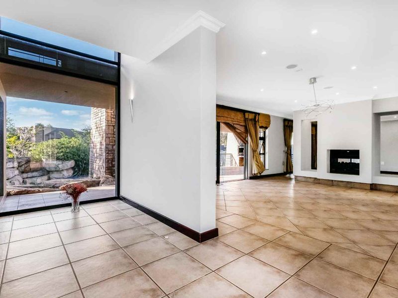 THE PERFECT PRIVATE ENTERTAINER HOME, DESIGNED FOR COMFORTABLE FAMILY LIVING - Photo 9