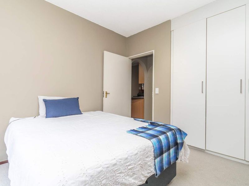 Charming 1-Bedroom Apartment in Popular Montserrat, Lonehill - Photo 7