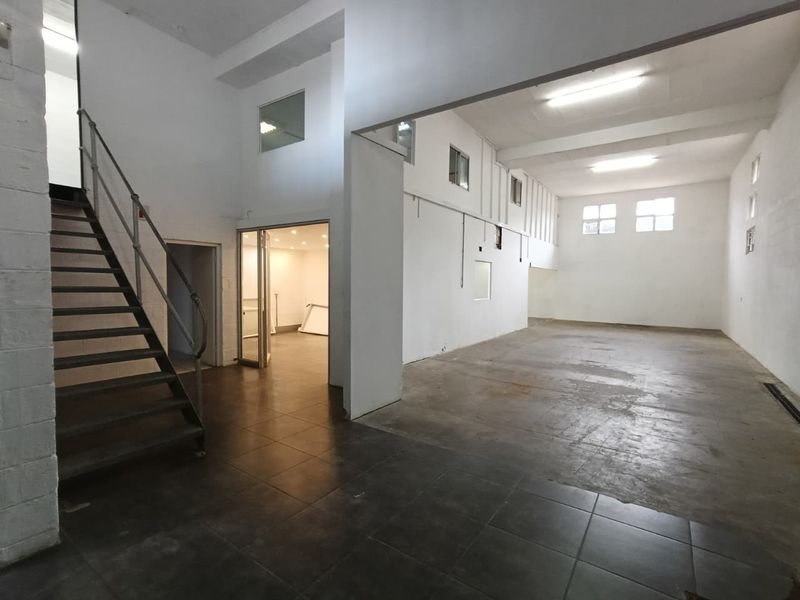 High Visibility | Prime Location | Move-In Ready – 259m2 - Photo 10