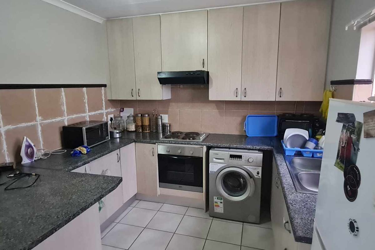 BEAUTIFUL THIRD FLOOR APARTMENT FOR SALE!!!!!! - Photo 3