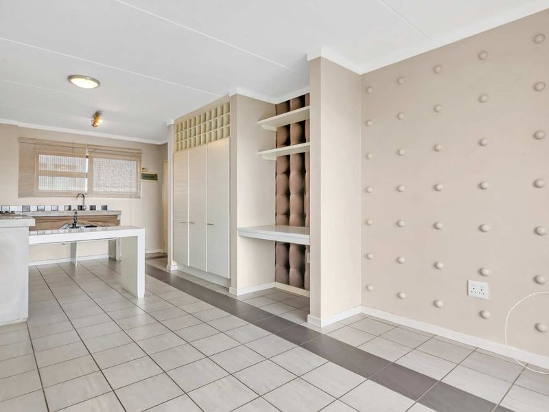 2 BEDROOM 1 BATHROOM MODERN APARTMENT - Photo 7