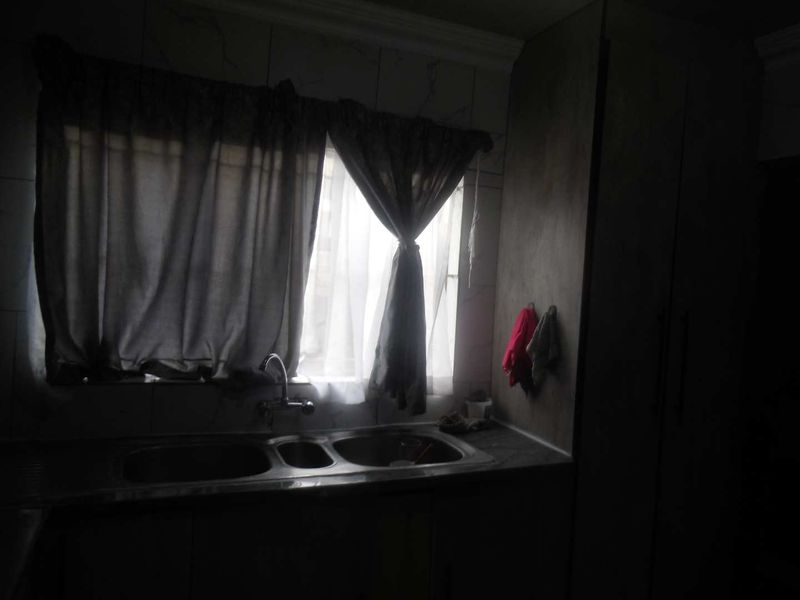 Newly Renovated Three Bedroom Home with Modern Open Plan Living - Photo 6