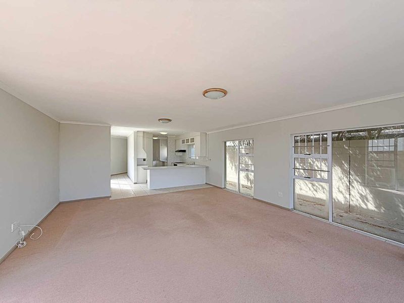 Beach Front, 4-Bedroom House in Middedorp - Photo 10