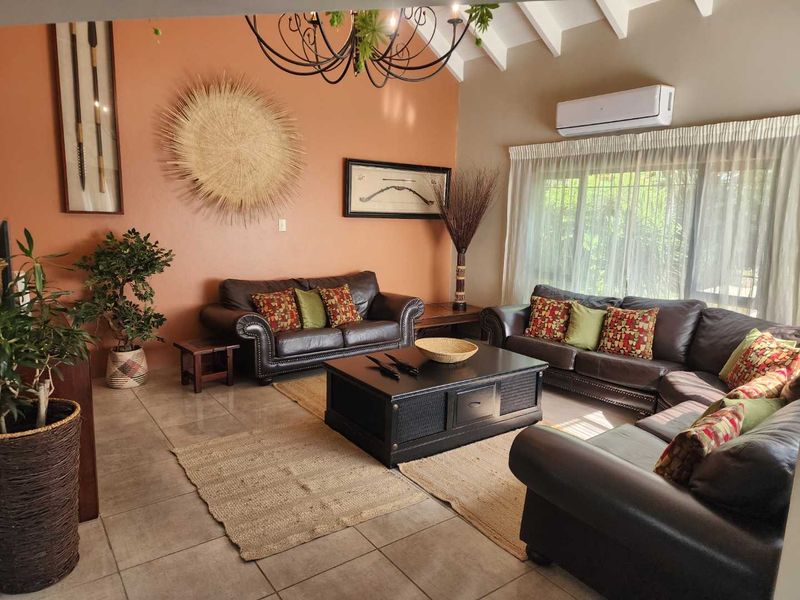 Fully Furnished, 4-Bedroom Townhouse, minutes away from Loftus Versfeld - Photo 9