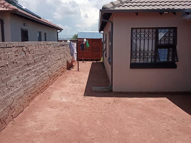 3 bedrooms house for sale in Soshanguve VV - Photo 8