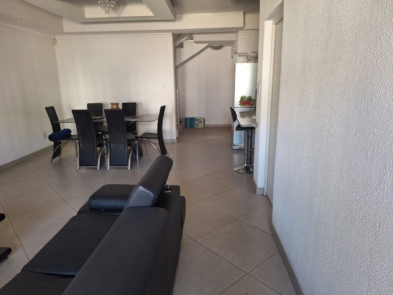 Very spacious TOWNHOUSE - Photo 8