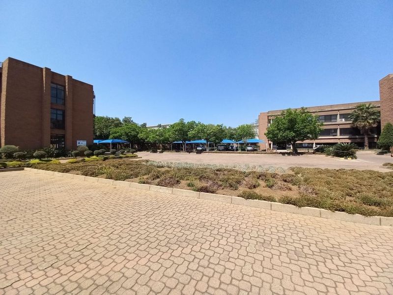 441m2 Alrode Office To Let - Photo 2