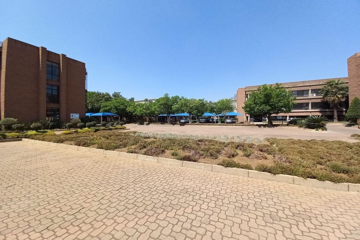 441m2 Alrode Office To Let - Photo 2