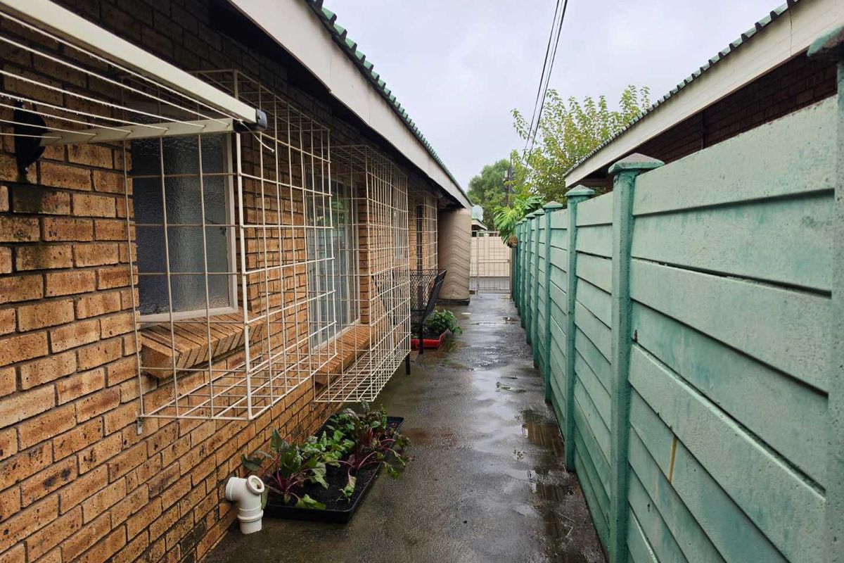 Affordable two bedroom townhouse in secure complex - Photo 3