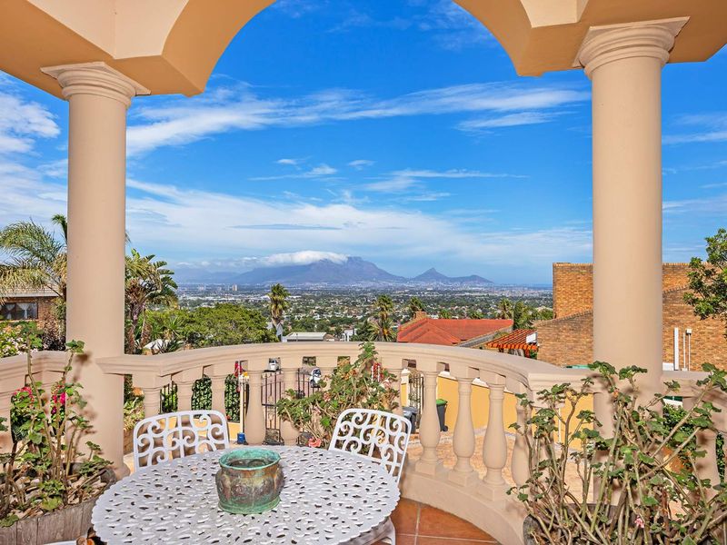 A Palatial Family Home - Photo 5