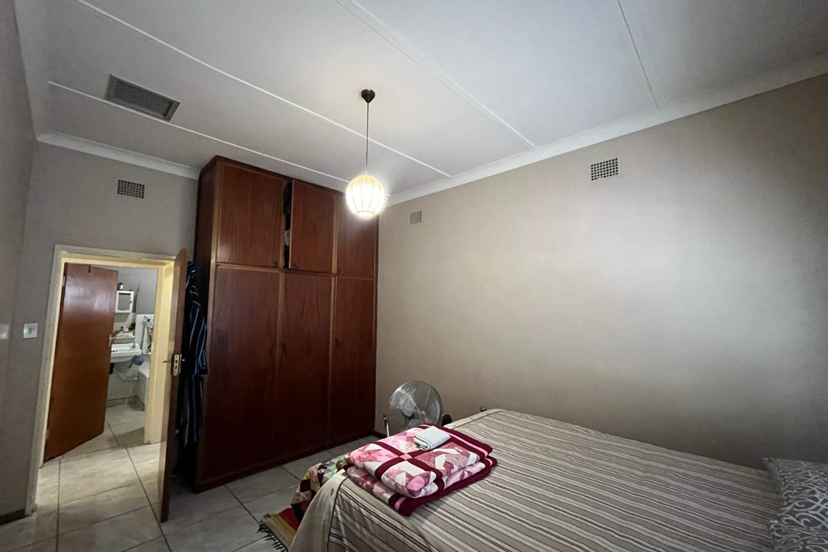 3 Bedroom Family Home with Private Flat – Ideal for Extended Family or Extra Income - Photo 4