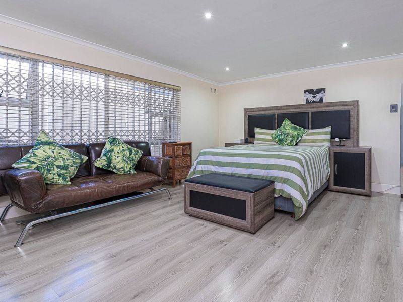 A Prestigious Rondebosch East Gem – Contemporary Elegance on a 620sqm Erf - Photo 9