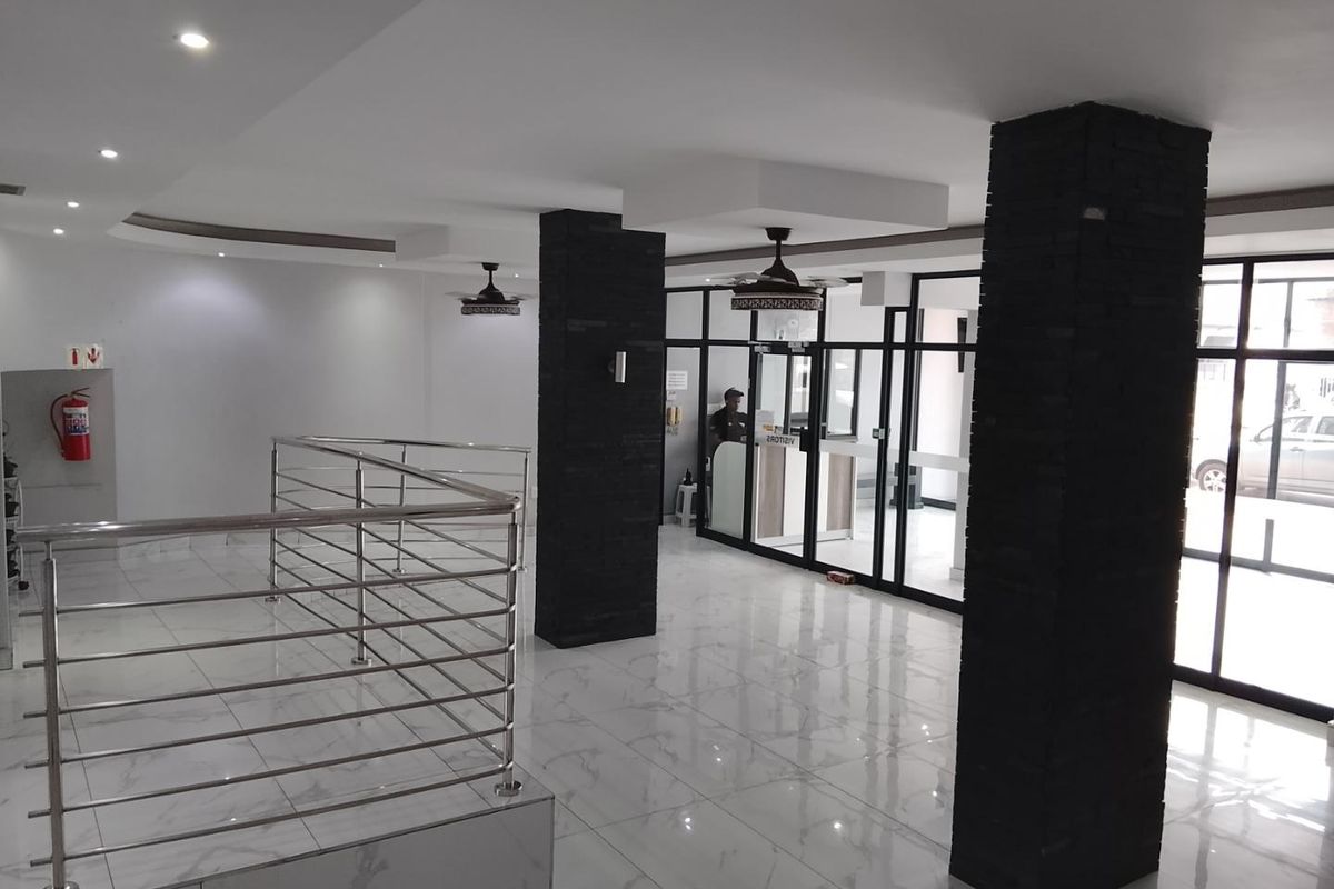 🌊 Rare Find in North Beach – Sea-Side Living with Iconic Stadium Views! 🌊 - Photo 3