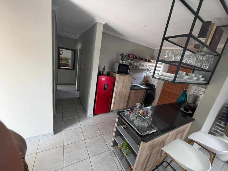 A modern 3 Bedroom house for sale in Lotus Garden. - Photo 2