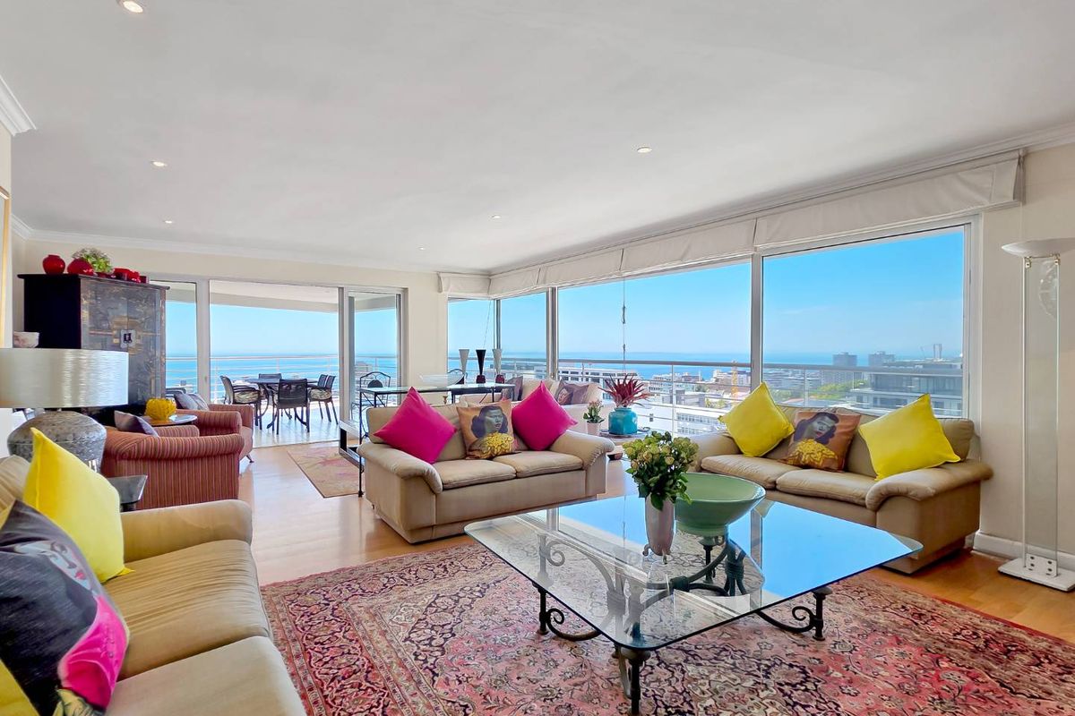 Perfectly positioned in Upper Sea Point with panoramic sea views - Photo 3