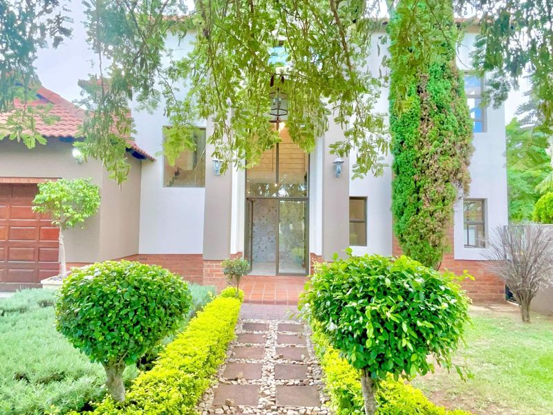 **4-Bedroom Family Home with a Pool in Willow Acres Estate, Pretoria East** - Photo 9