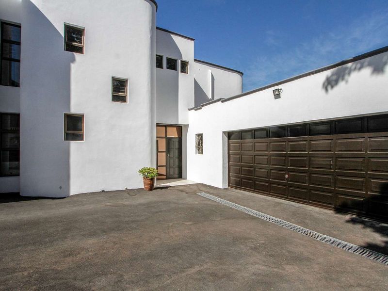 Beautifully renovated 6 bedroom home with breath taking sea views - Photo 5