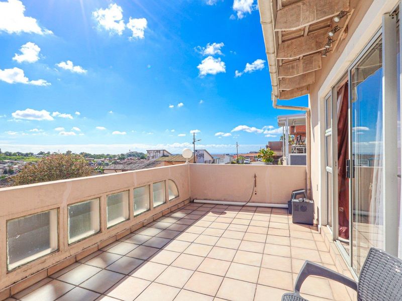 Elevated 3 Bedroom Duplex with Endless Potential – Montford, Chatsworth - Photo 4