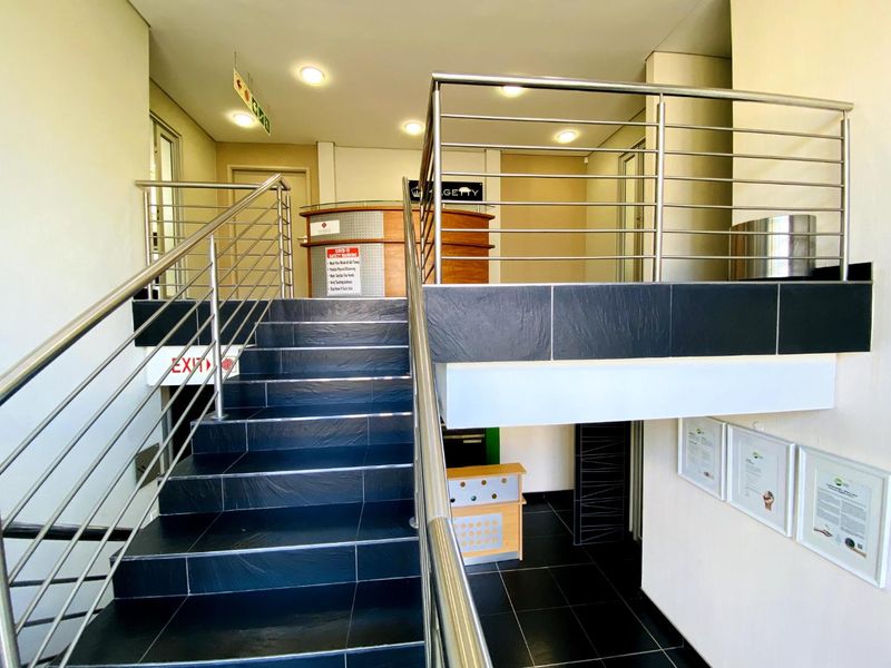 Professional Office Space in Fourways, Waterford Office Park – Semi-Furnished! - Photo 2