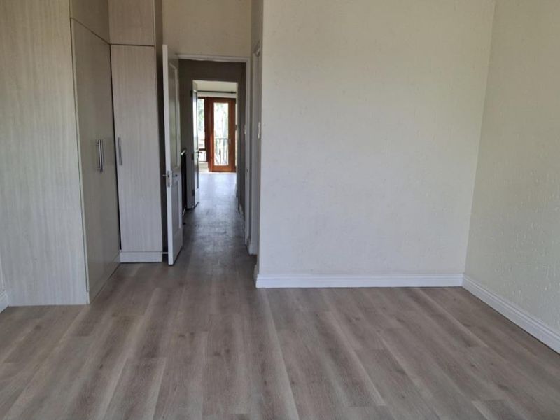 A GORGEOUS UNFURNISHED TWO BEDROOM DUPLEX - Photo 6