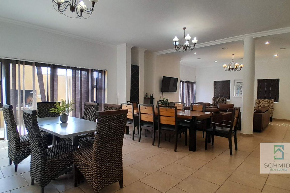 Dream Coastal Home: Stylish 4-Bed, 4-Bath Retreat in Long Beach! - N$3,200,000.00 - Photo 3