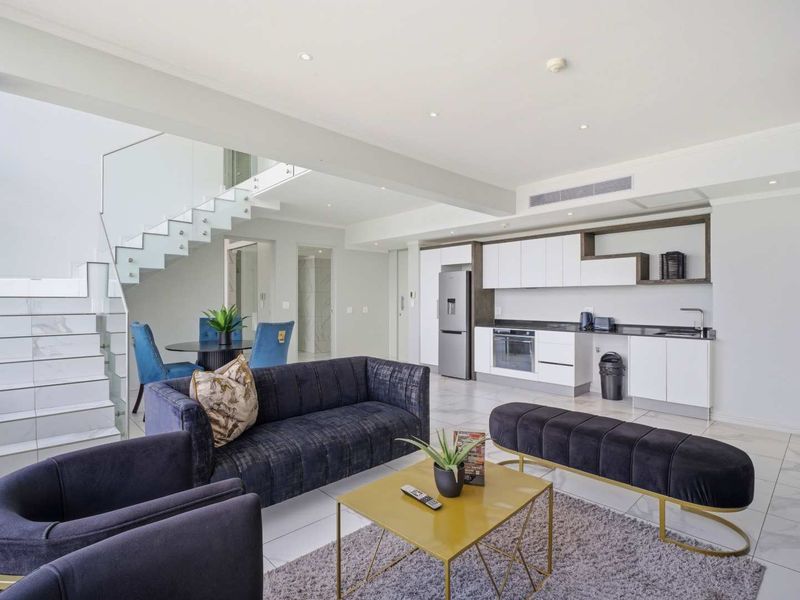 Sky-High Living: Stunning Sandton Penthouse with Panoramic Views - Photo 8