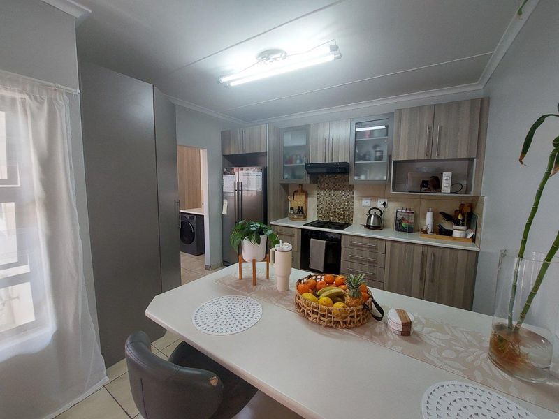 3 bedroom pioneers park  ext1 | Westvale - Photo 4