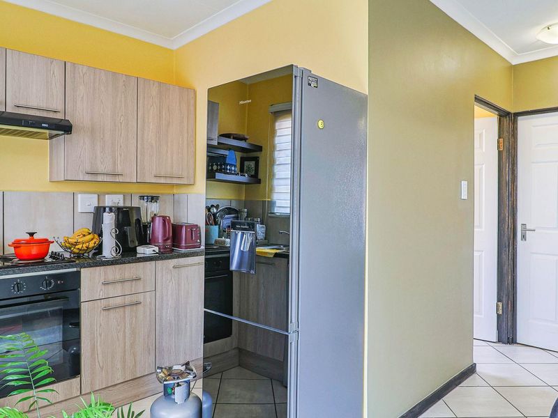 Modern 2-Bedroom Apartment in Secure Estate - Photo 10