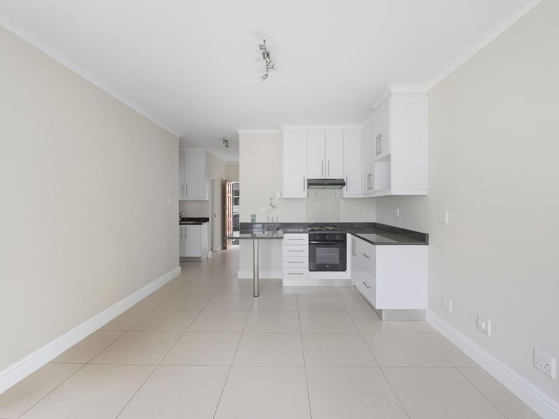 Light-Filled Flat in Sought-After Rondebosch Village - Photo 3