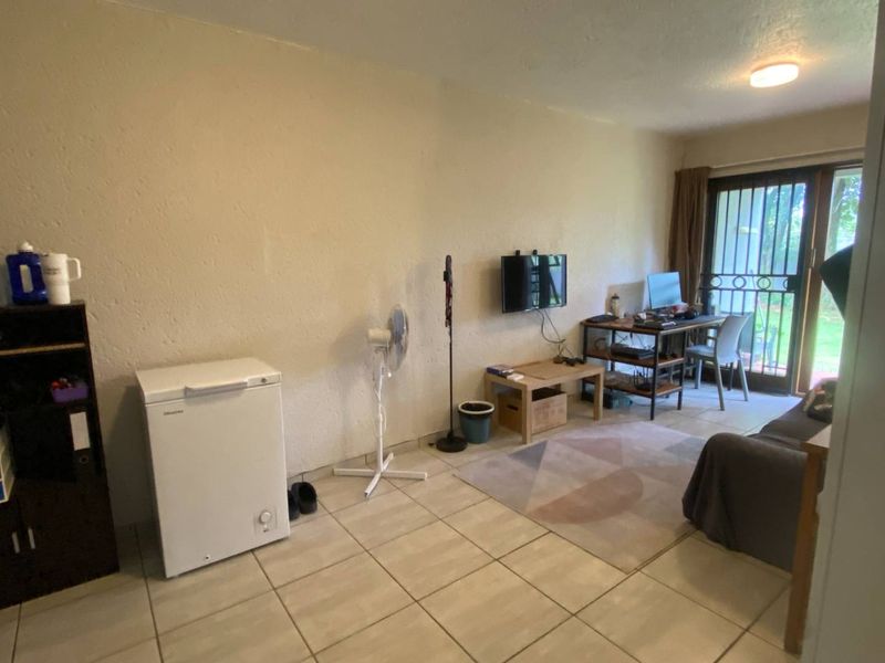 1 Bedroom Apartment / Flat for Sale in Waterkloof Ridge. - Photo 5