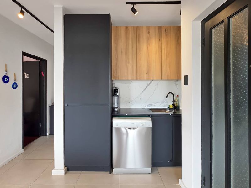 North east facing corner apartment with two balconies and automated garage | Sea Point - Photo 8