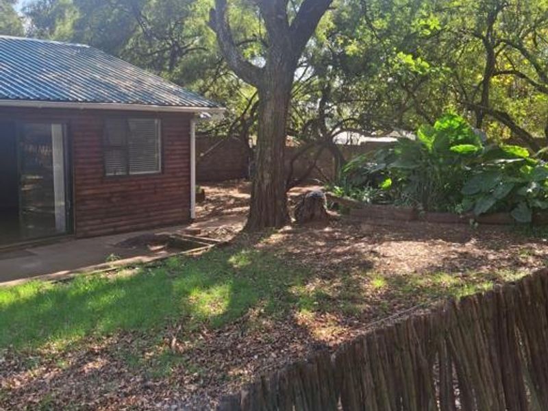 2 Bedroom Garden Cottage in Glen Austin - Photo 2