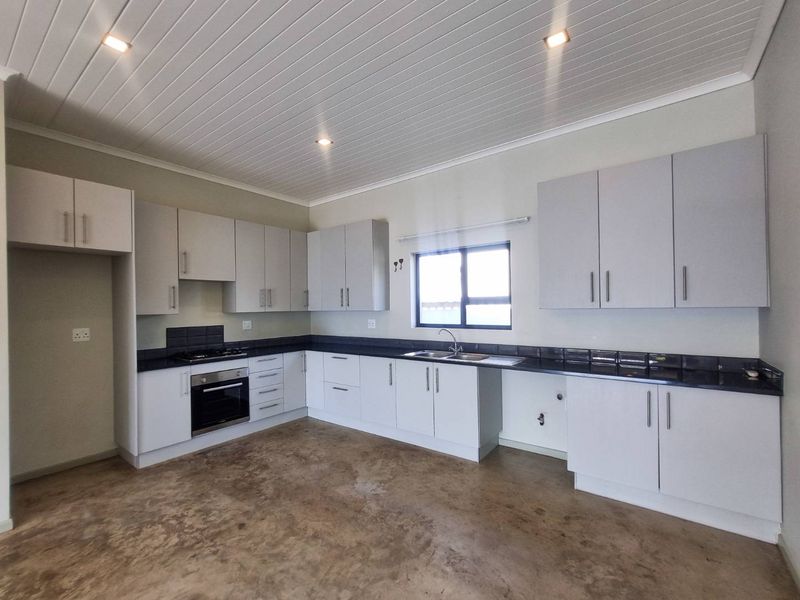 2-bedroom townhouse for sale - Photo 5