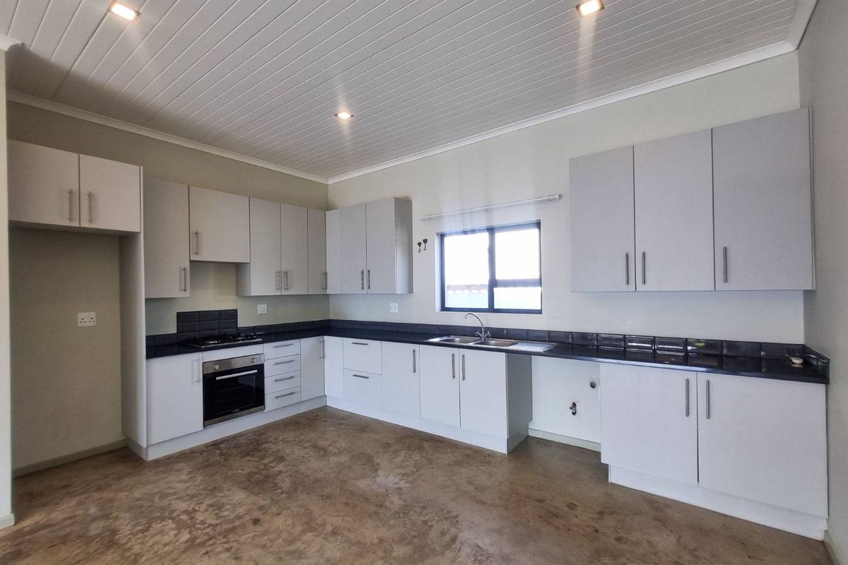 2-bedroom townhouse for sale - Photo 5