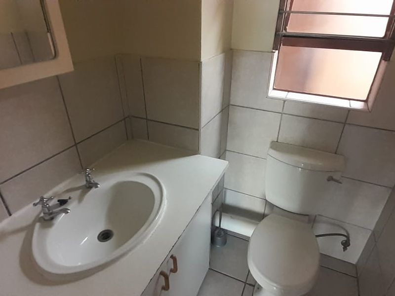 Bachelor to rent at Fairview village - Photo 9