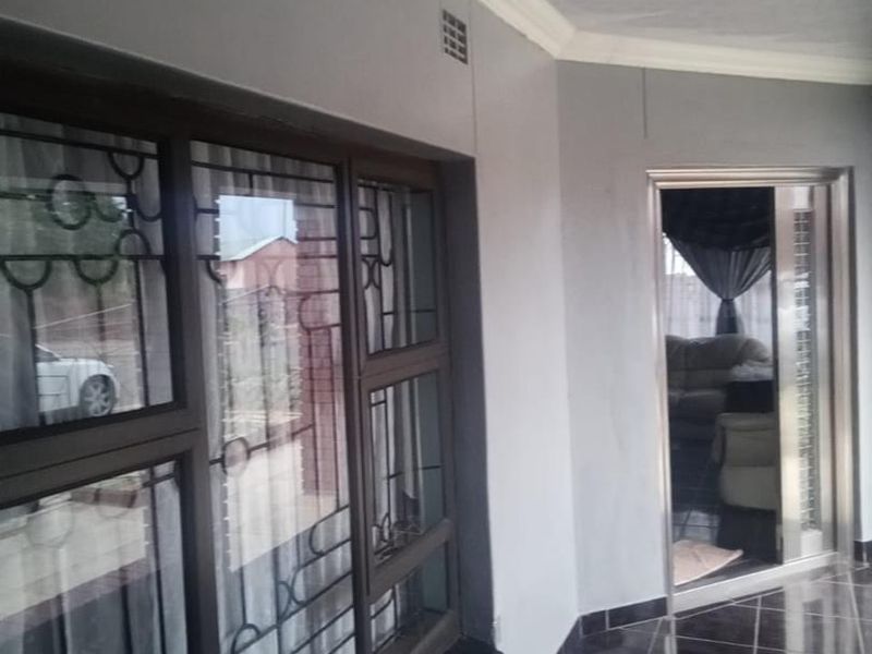 4 bedrooms house for sale in Soshanguve G - Photo 6