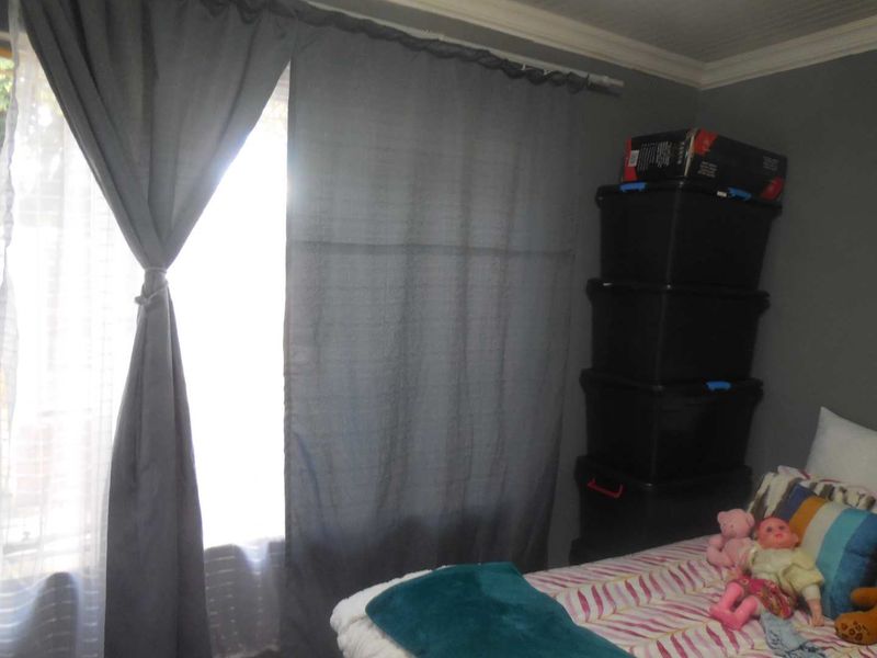 Newly Renovated Three Bedroom Home with Modern Open Plan Living - Photo 10